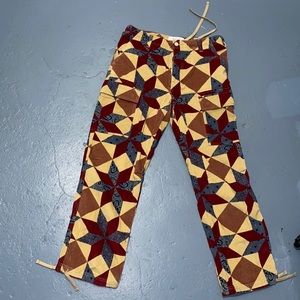 Urban Outfitters pattern cargo pants. Brand new ! Only tried on. SIZE 31